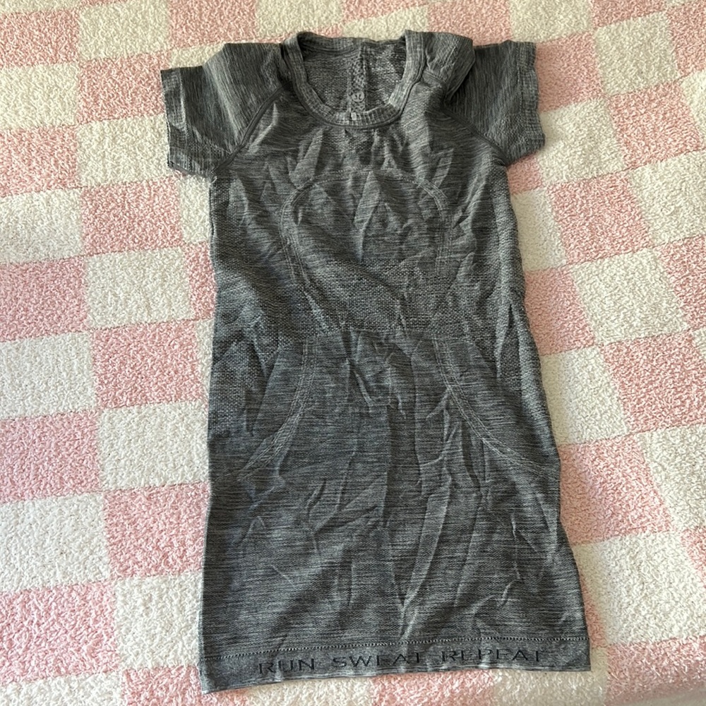 Grey lululemon top
